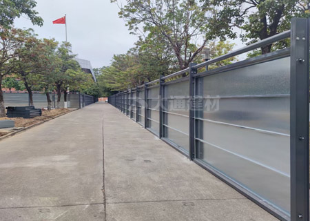 C型鋼圍擋普通款-深圳小區(qū)改造工程施工圍擋案例-A/B/C類圍擋-深圳市大通建材有限公司鋼圍擋生產定制廠家